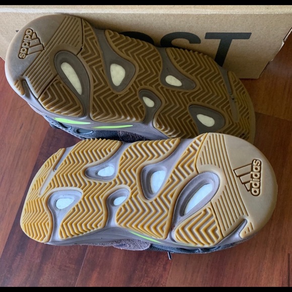 YEEZY BOOST 700 MAUVE - Picture 7 of 9